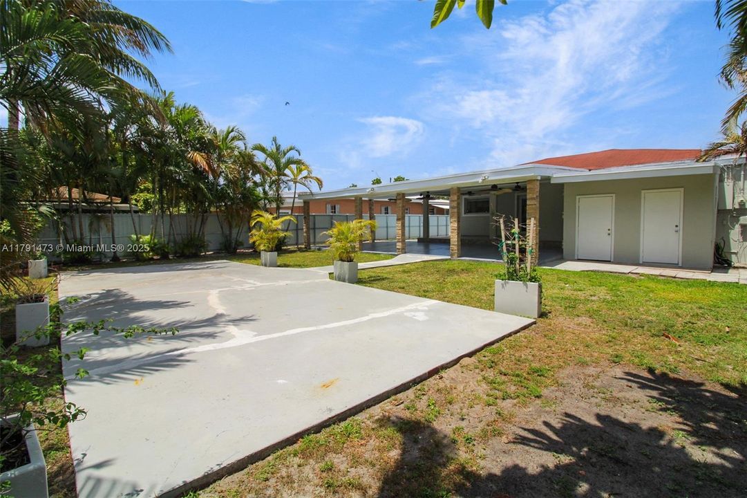 Recientemente alquilado: $4,700 (3 camas, 2 baños, 2127 Pies cuadrados)