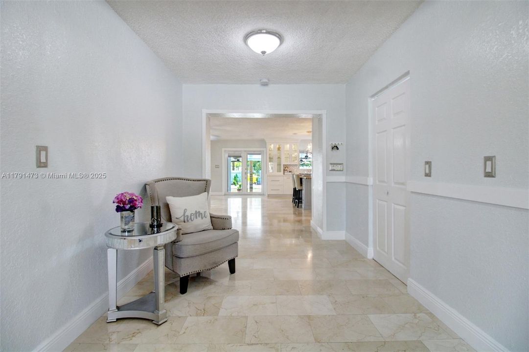 Recientemente alquilado: $4,700 (3 camas, 2 baños, 2127 Pies cuadrados)