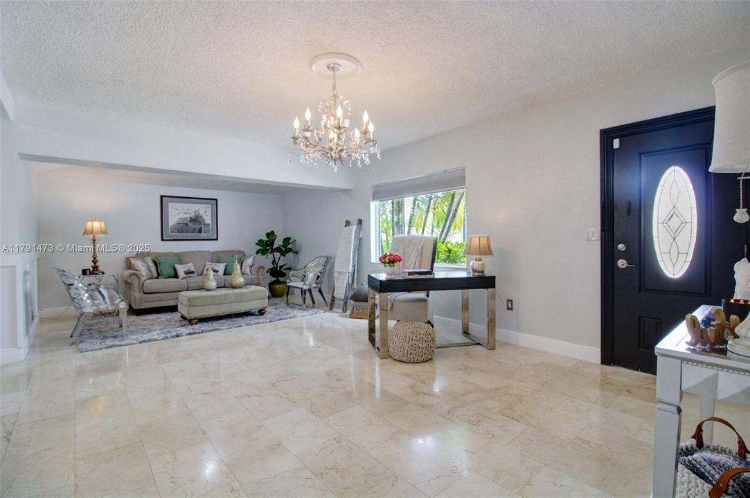 Recientemente alquilado: $4,700 (3 camas, 2 baños, 2127 Pies cuadrados)