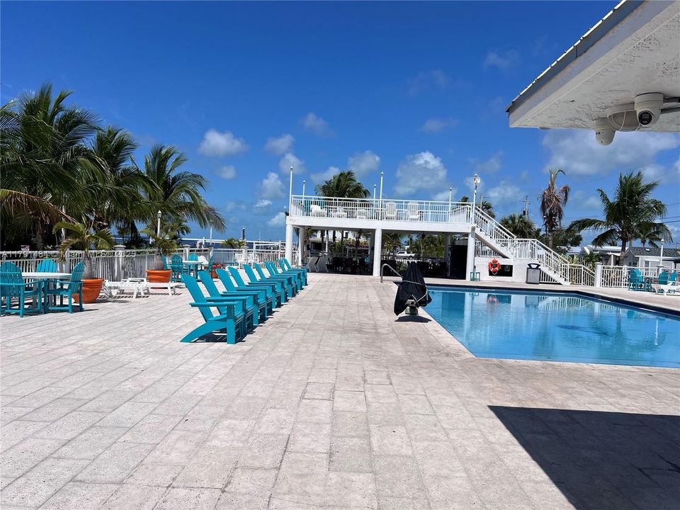 На продажу: $335,000 (0.03 acres)