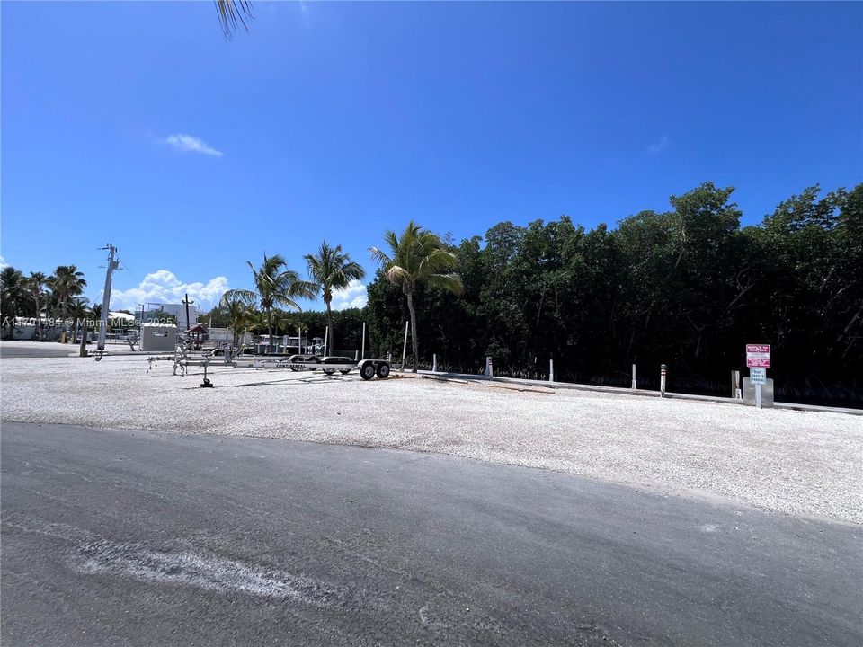 На продажу: $335,000 (0.03 acres)