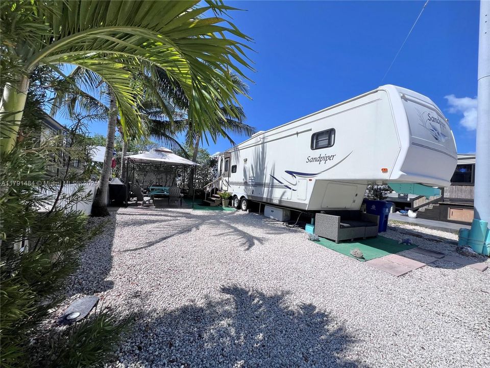 На продажу: $335,000 (0.03 acres)