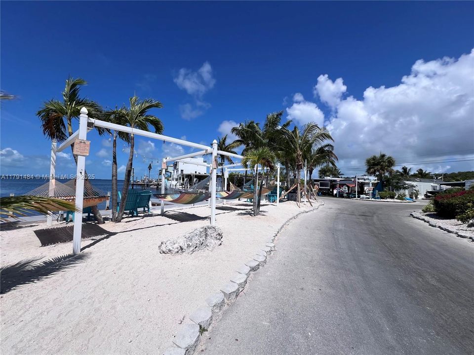 На продажу: $335,000 (0.03 acres)