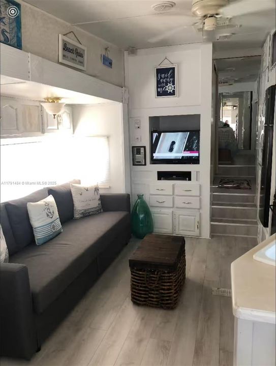 На продажу: $335,000 (0.03 acres)