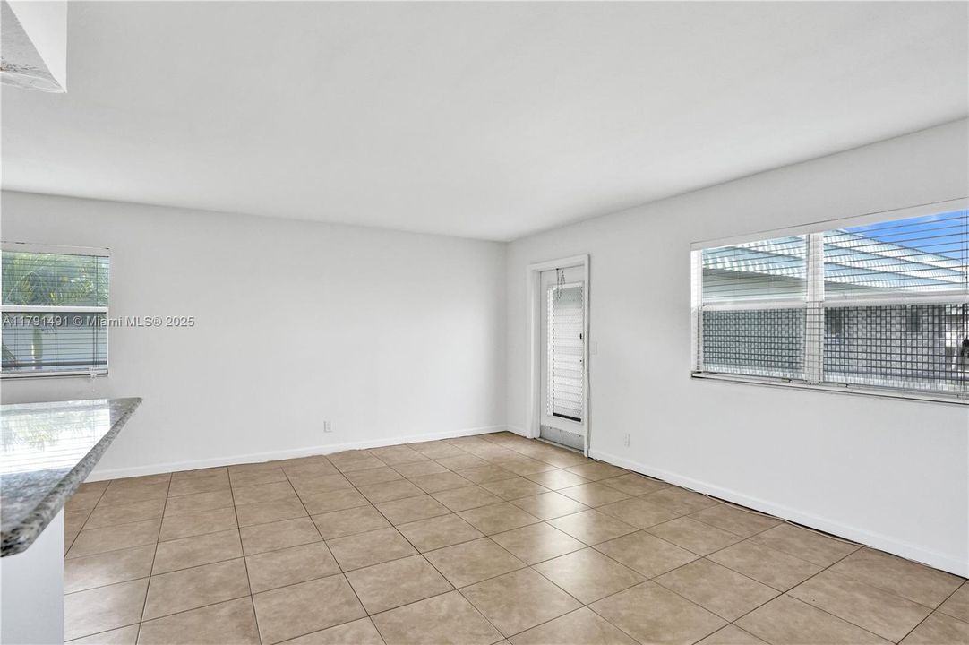 Vendido Recientemente: $75,000 (1 camas, 1 baños, 720 Pies cuadrados)