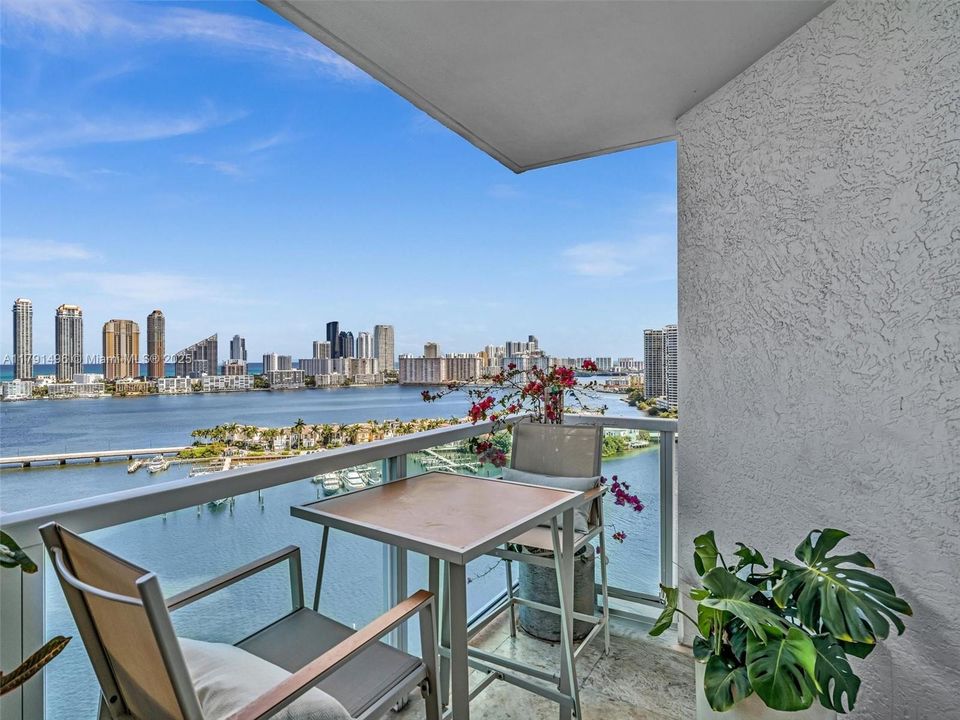 For Sale: $2,450,000 (3 beds, 3 baths, 3274 Square Feet)