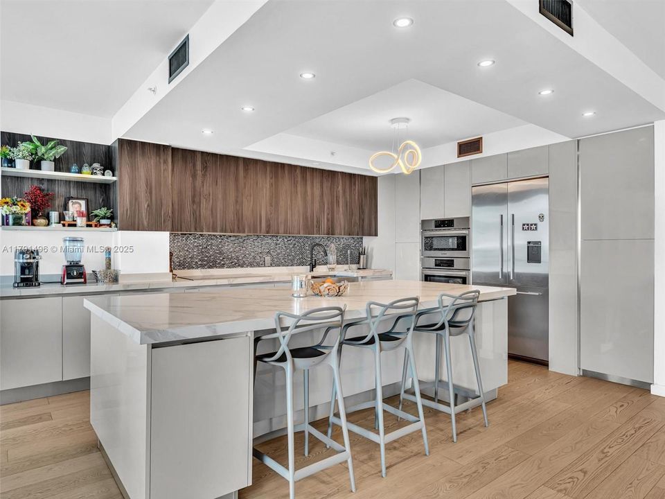 For Sale: $2,450,000 (3 beds, 3 baths, 3274 Square Feet)