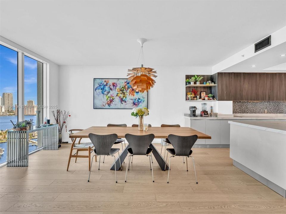 For Sale: $2,450,000 (3 beds, 3 baths, 3274 Square Feet)