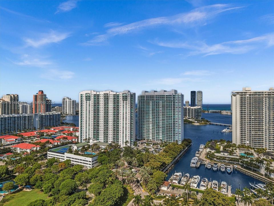 For Sale: $2,450,000 (3 beds, 3 baths, 3274 Square Feet)