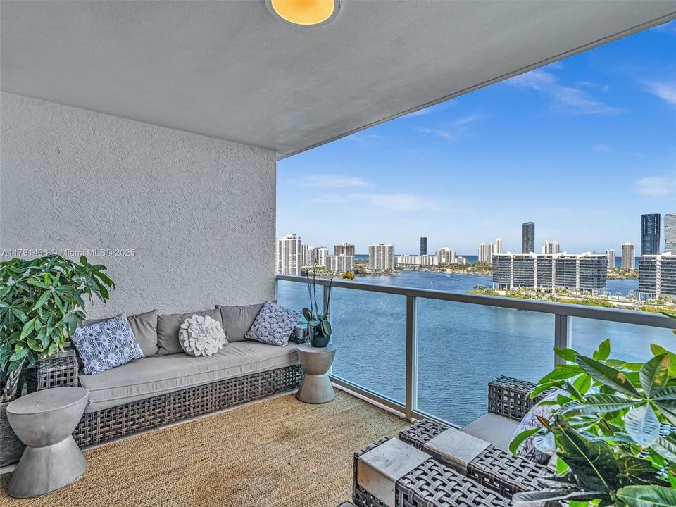For Sale: $2,450,000 (3 beds, 3 baths, 3274 Square Feet)