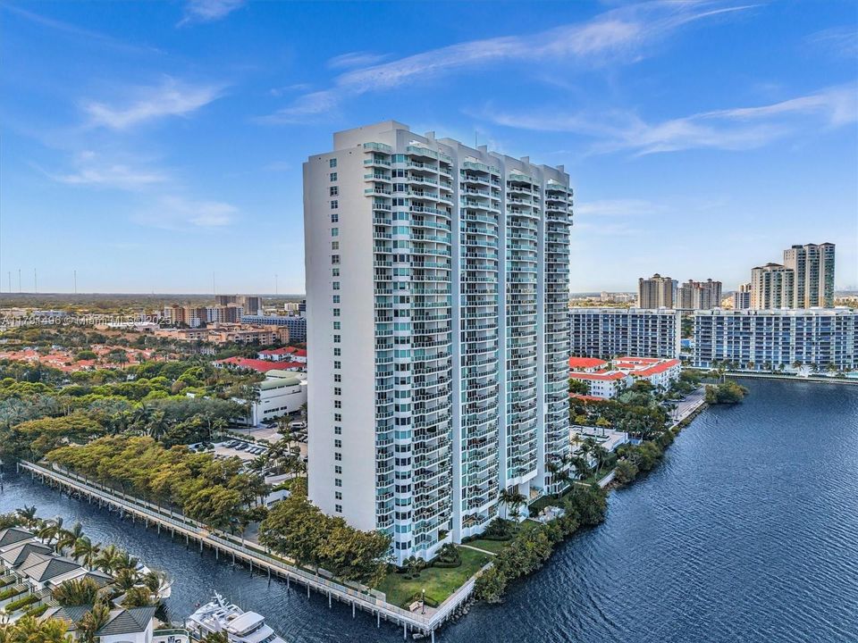 For Sale: $2,450,000 (3 beds, 3 baths, 3274 Square Feet)