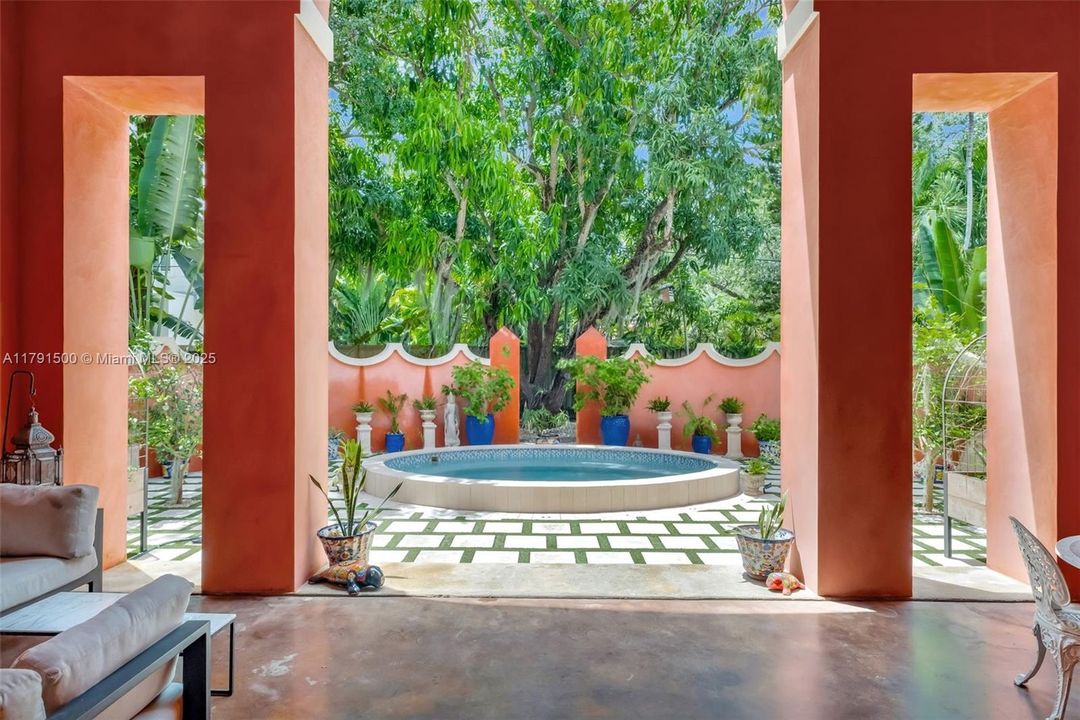 Vendido Recientemente: $2,790,000 (4 camas, 3 baños, 3334 Pies cuadrados)