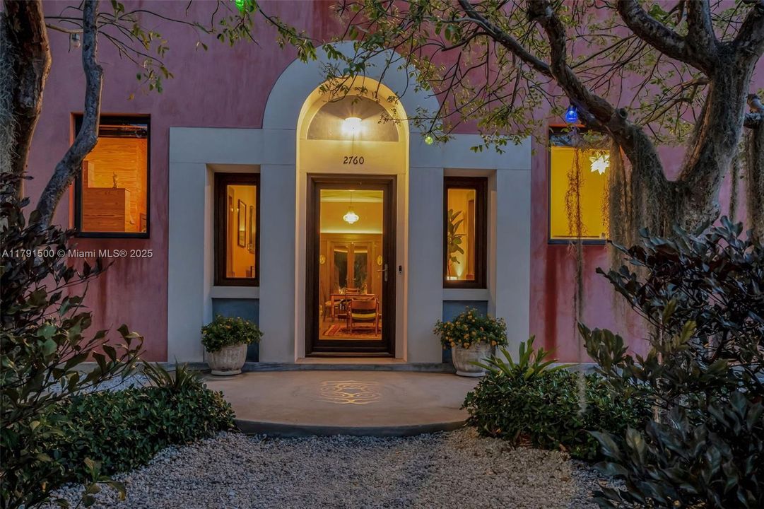 Vendido Recientemente: $2,790,000 (4 camas, 3 baños, 3334 Pies cuadrados)