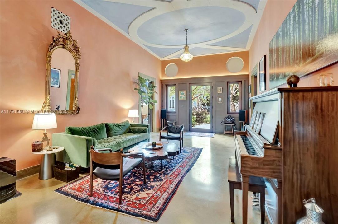 Vendido Recientemente: $2,790,000 (4 camas, 3 baños, 3334 Pies cuadrados)