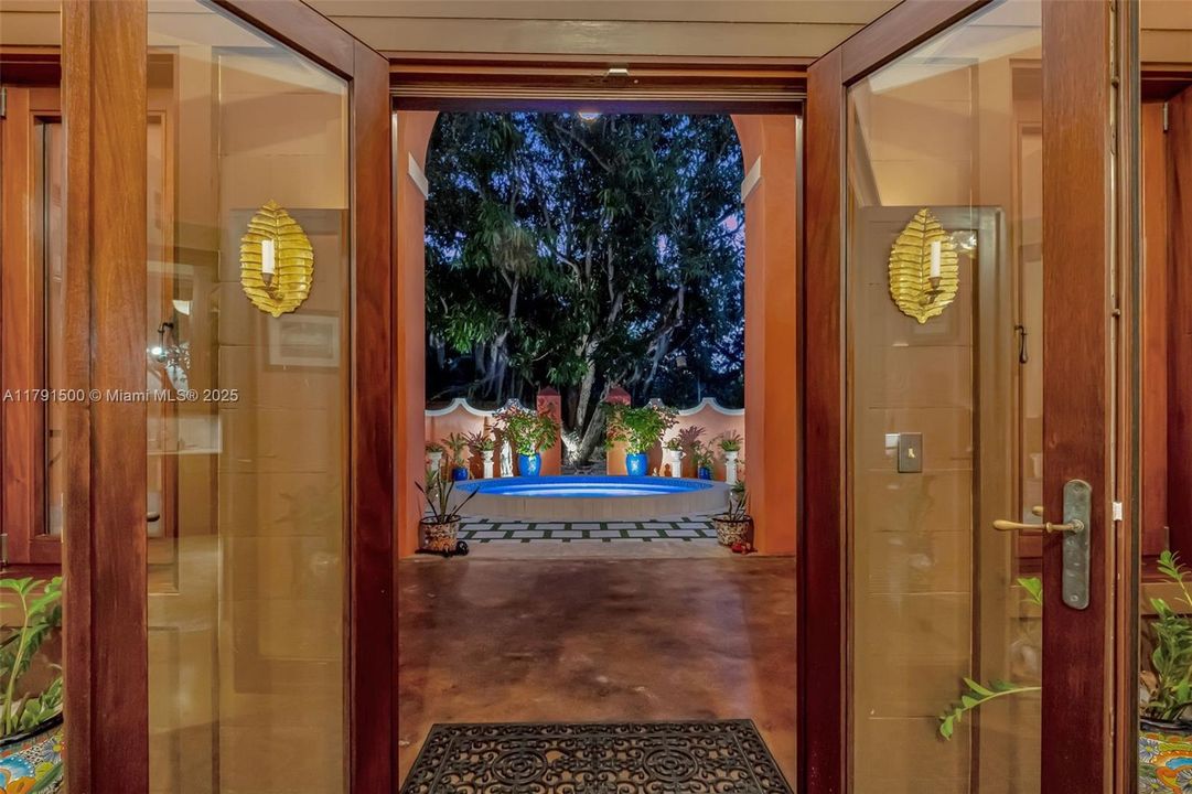 Vendido Recientemente: $2,790,000 (4 camas, 3 baños, 3334 Pies cuadrados)