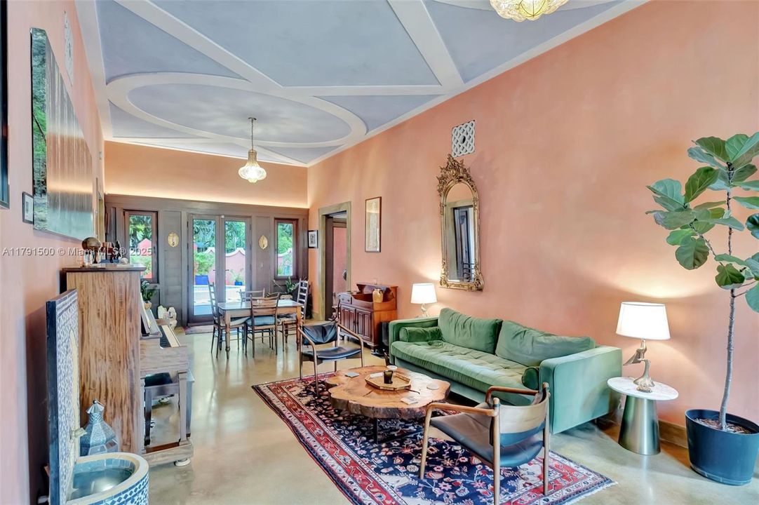 Vendido Recientemente: $2,790,000 (4 camas, 3 baños, 3334 Pies cuadrados)