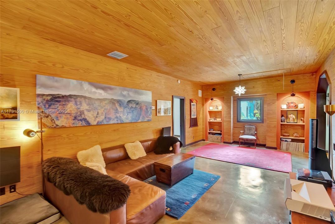 Vendido Recientemente: $2,790,000 (4 camas, 3 baños, 3334 Pies cuadrados)