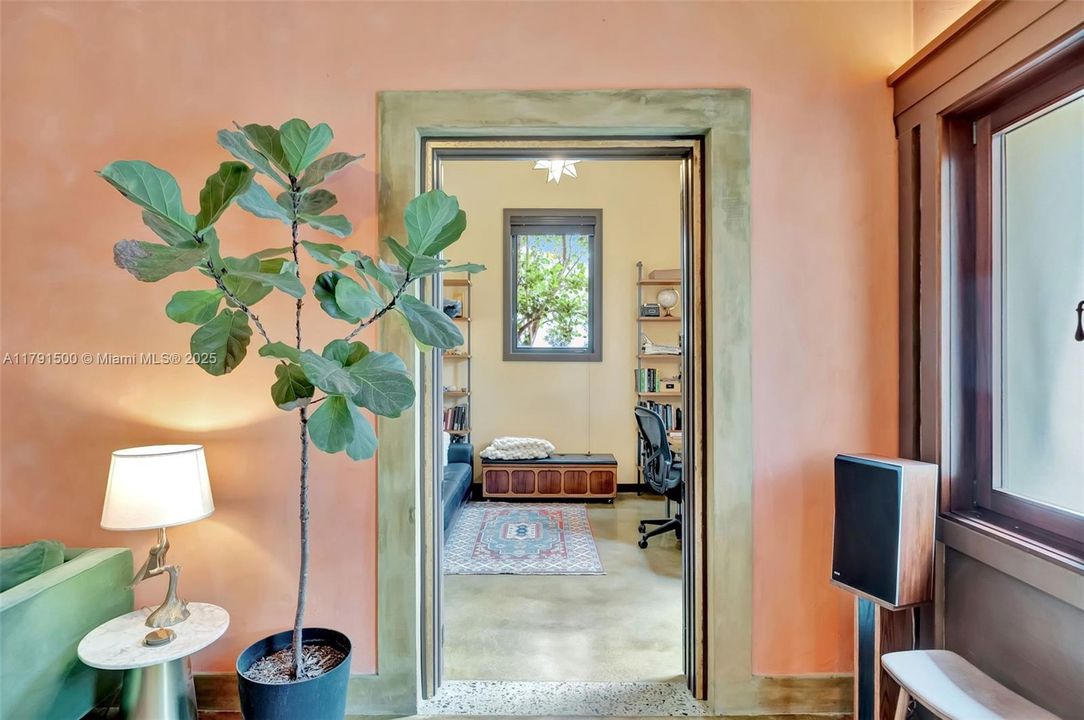 Vendido Recientemente: $2,790,000 (4 camas, 3 baños, 3334 Pies cuadrados)