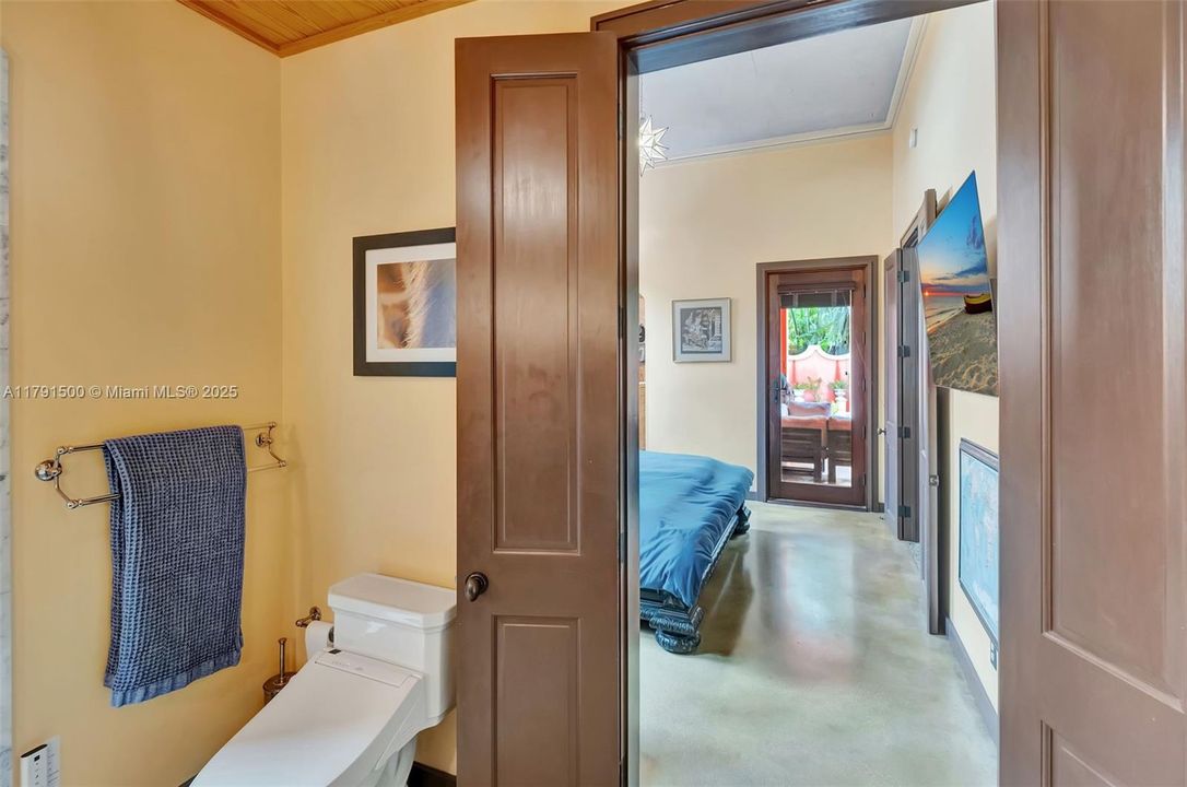 Vendido Recientemente: $2,790,000 (4 camas, 3 baños, 3334 Pies cuadrados)