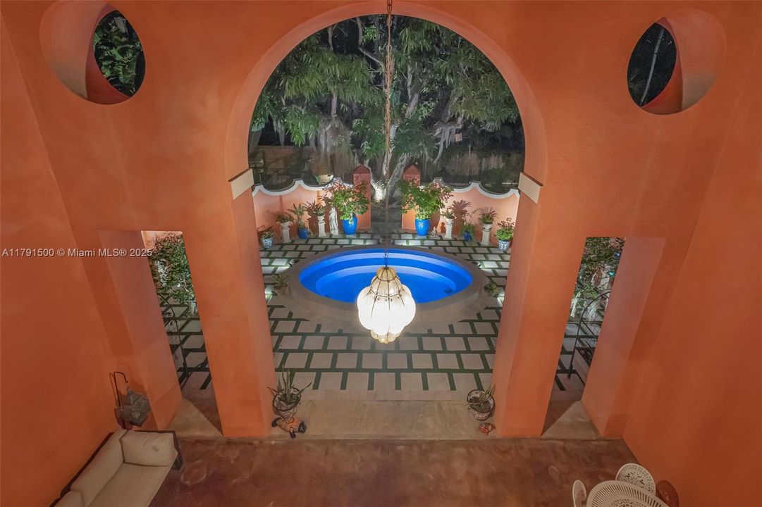 Vendido Recientemente: $2,790,000 (4 camas, 3 baños, 3334 Pies cuadrados)