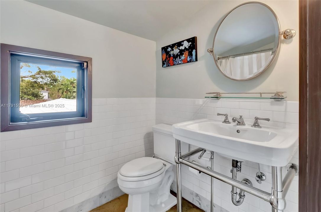 Vendido Recientemente: $2,790,000 (4 camas, 3 baños, 3334 Pies cuadrados)