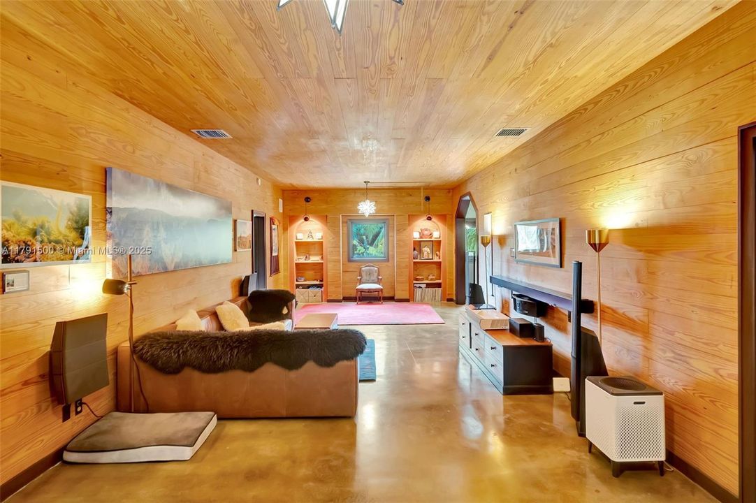 Vendido Recientemente: $2,790,000 (4 camas, 3 baños, 3334 Pies cuadrados)