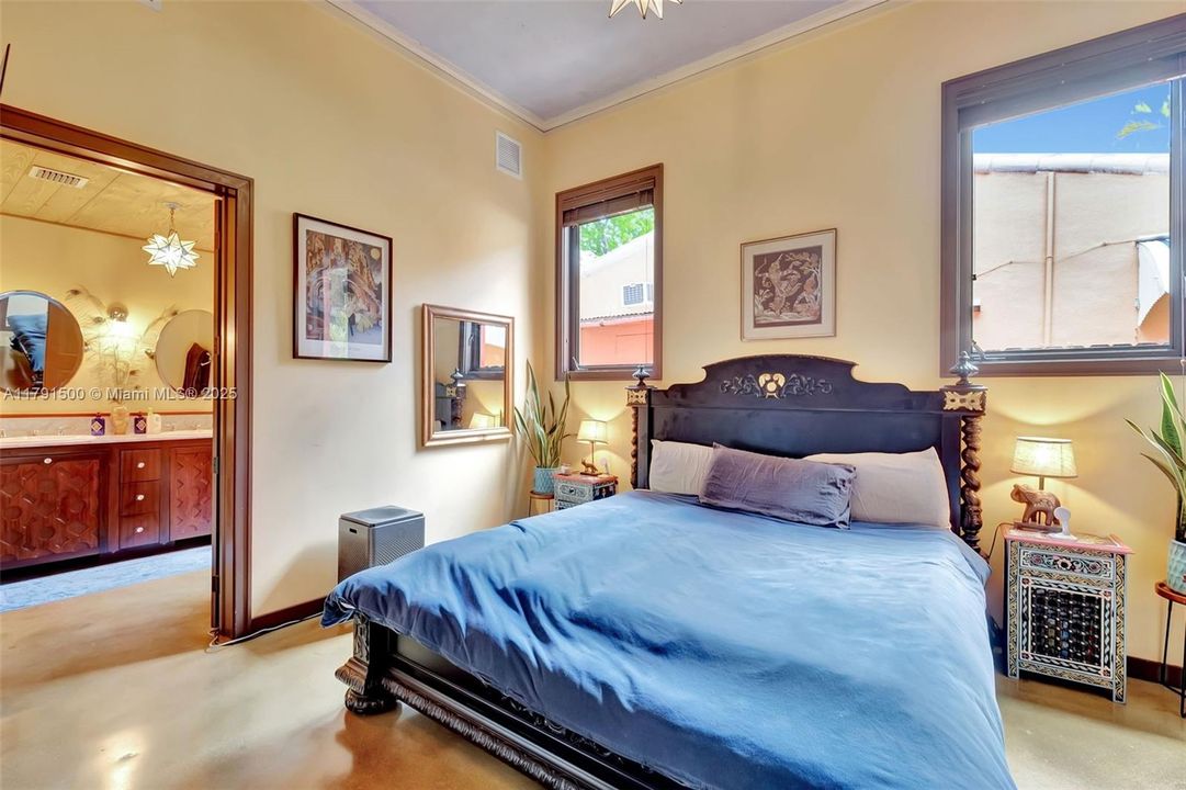 Vendido Recientemente: $2,790,000 (4 camas, 3 baños, 3334 Pies cuadrados)