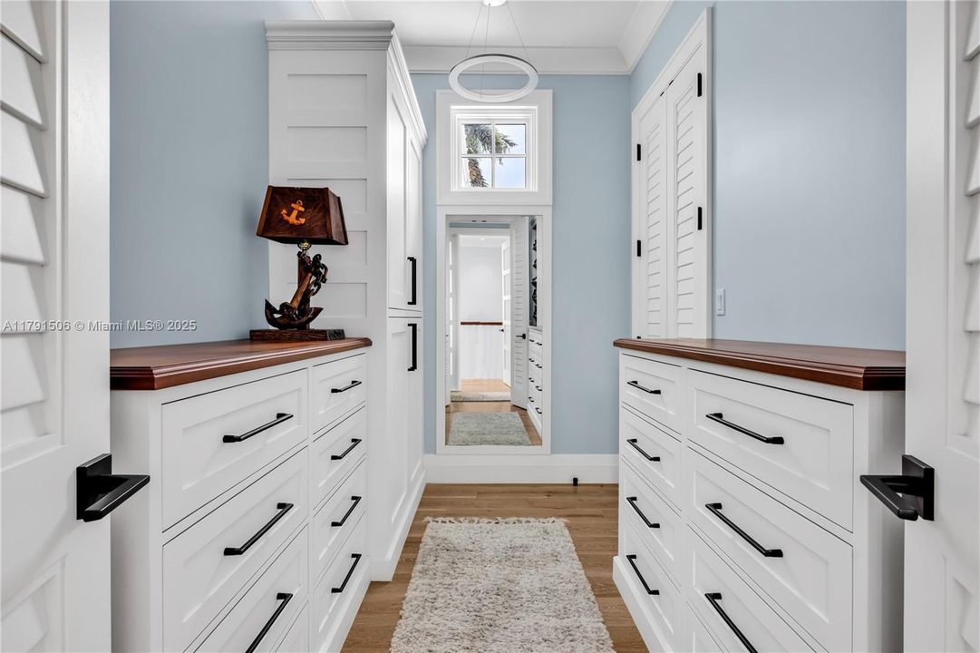 For Sale: $5,295,000 (4 beds, 3 baths, 3478 Square Feet)