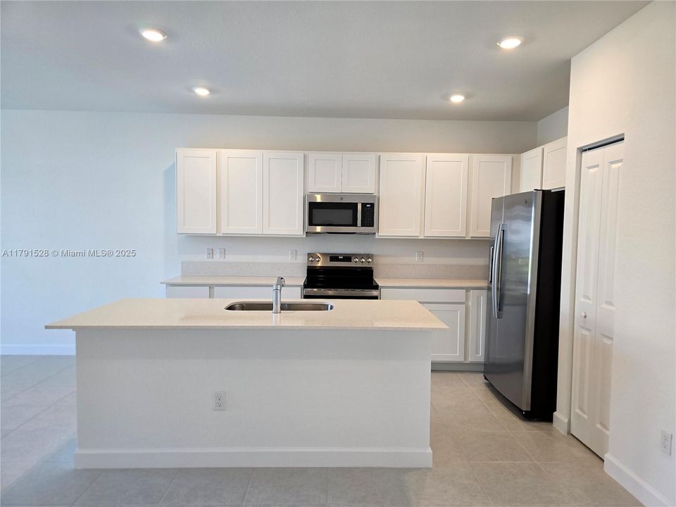 Недавно арендовано: $2,290 (3 спален, 2 ванн, 0 Квадратных фут)