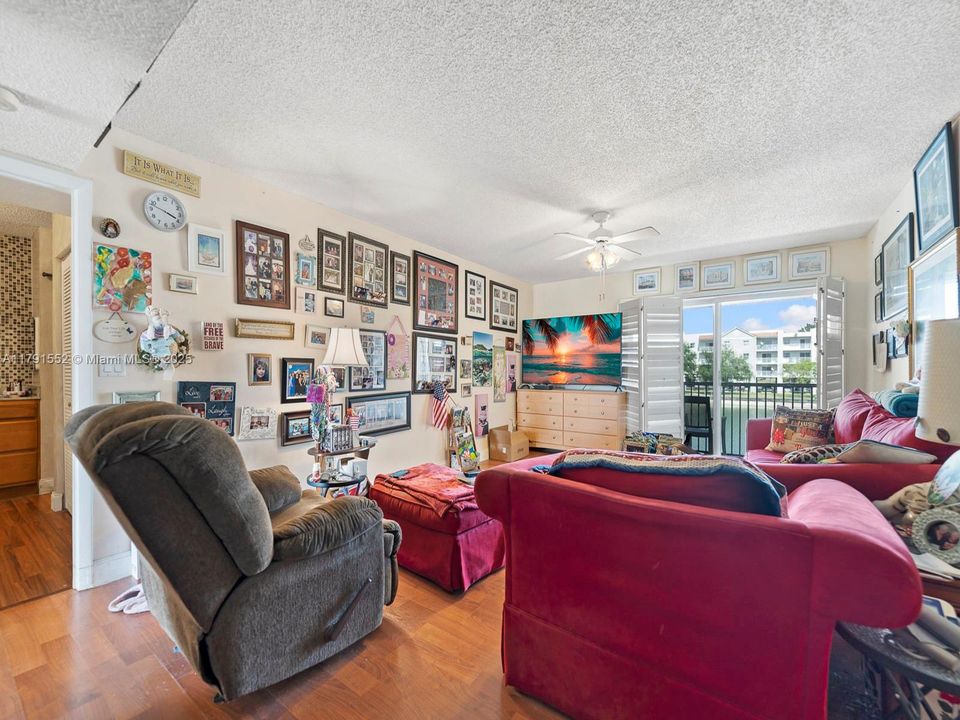 На продажу: $279,000 (2 спален, 2 ванн, 1192 Квадратных фут)