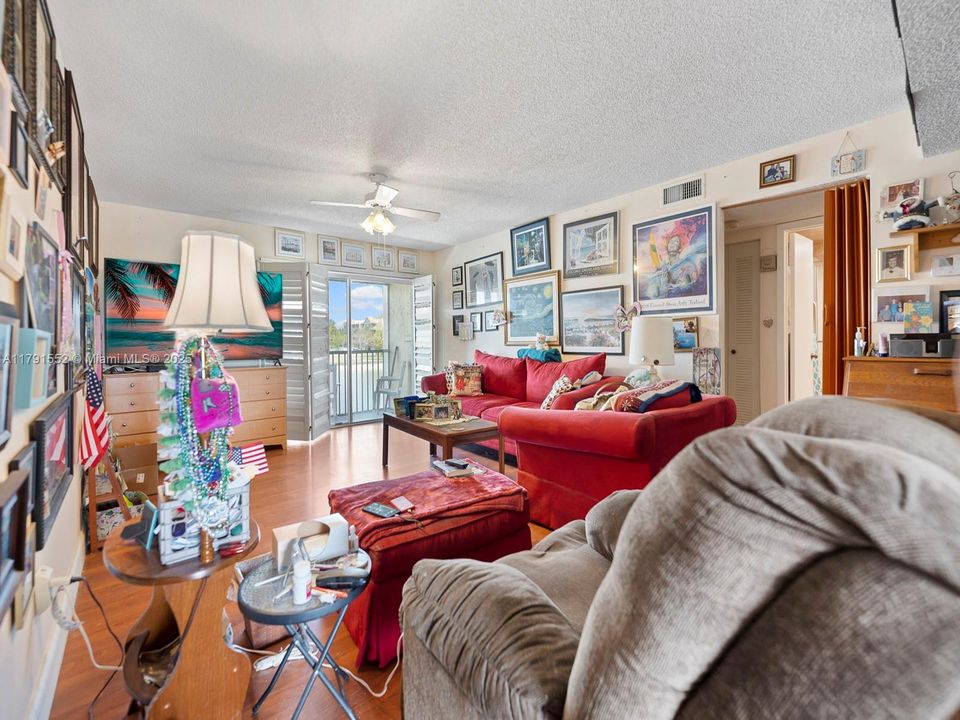 На продажу: $279,000 (2 спален, 2 ванн, 1192 Квадратных фут)