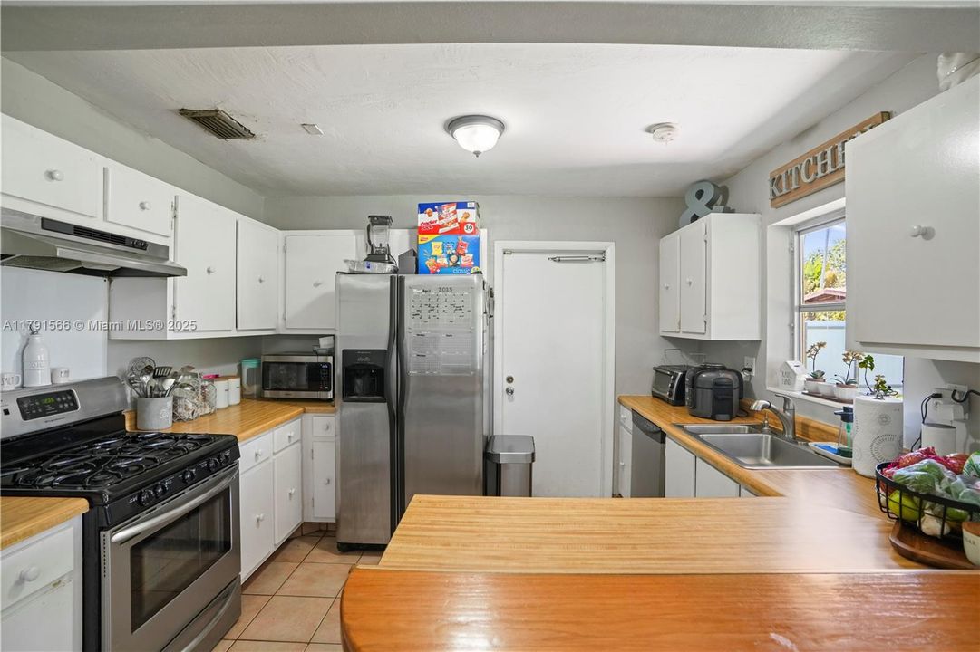 Recently Sold: $649,990 (3 beds, 2 baths, 1196 Square Feet)