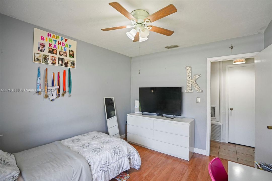 Recently Sold: $649,990 (3 beds, 2 baths, 1196 Square Feet)