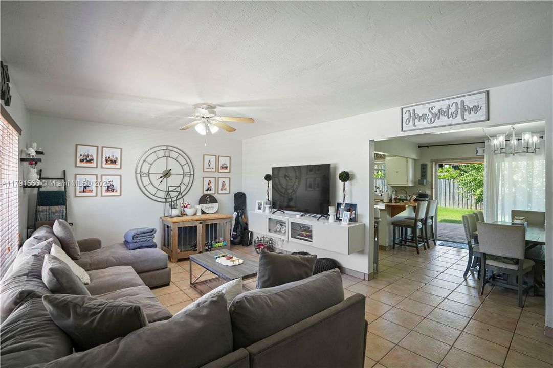 Recently Sold: $649,990 (3 beds, 2 baths, 1196 Square Feet)