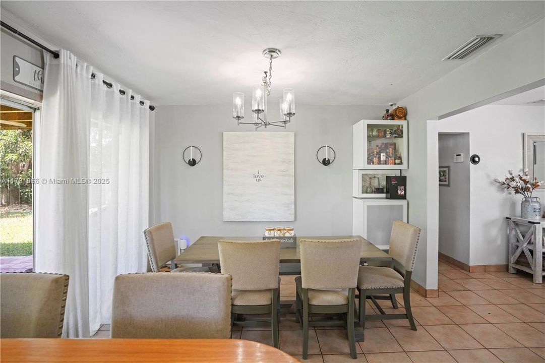 Recently Sold: $649,990 (3 beds, 2 baths, 1196 Square Feet)