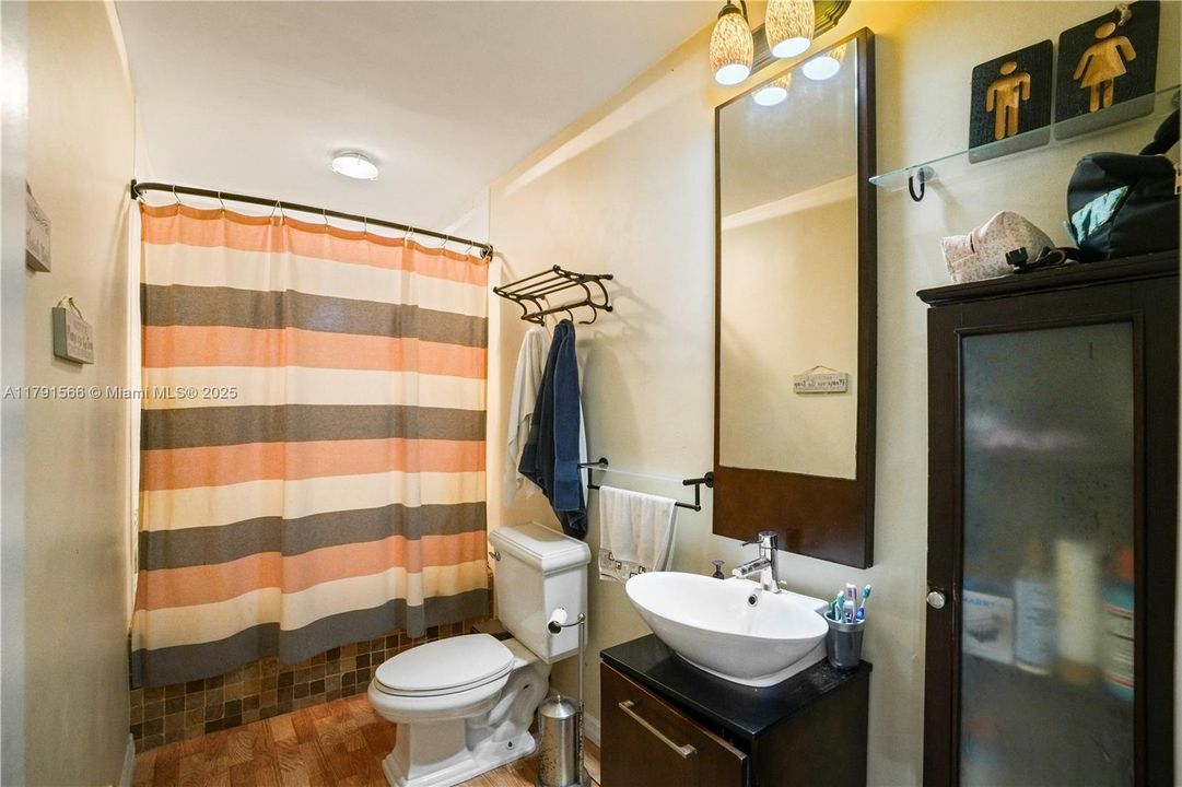 Recently Sold: $649,990 (3 beds, 2 baths, 1196 Square Feet)