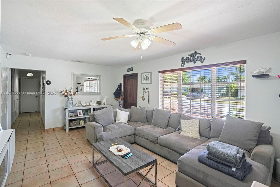 Recently Sold: $649,990 (3 beds, 2 baths, 1196 Square Feet)