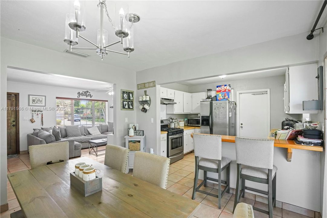 Recently Sold: $649,990 (3 beds, 2 baths, 1196 Square Feet)