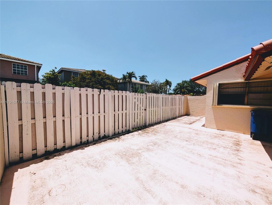 На продажу: $447,800 (2 спален, 2 ванн, 1206 Квадратных фут)