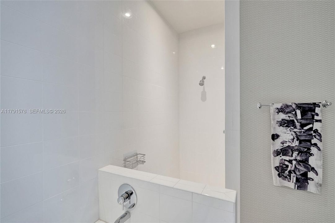 For Sale: $1,395,000 (3 beds, 3 baths, 2847 Square Feet)