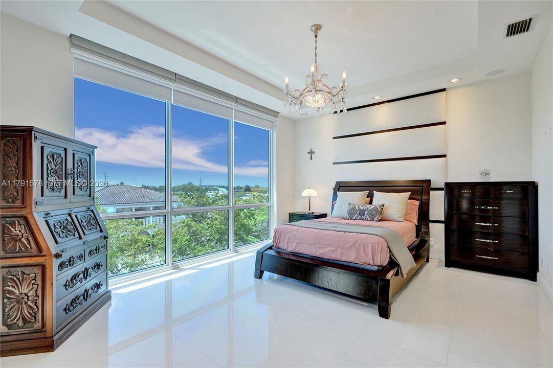 For Sale: $1,395,000 (3 beds, 3 baths, 2847 Square Feet)