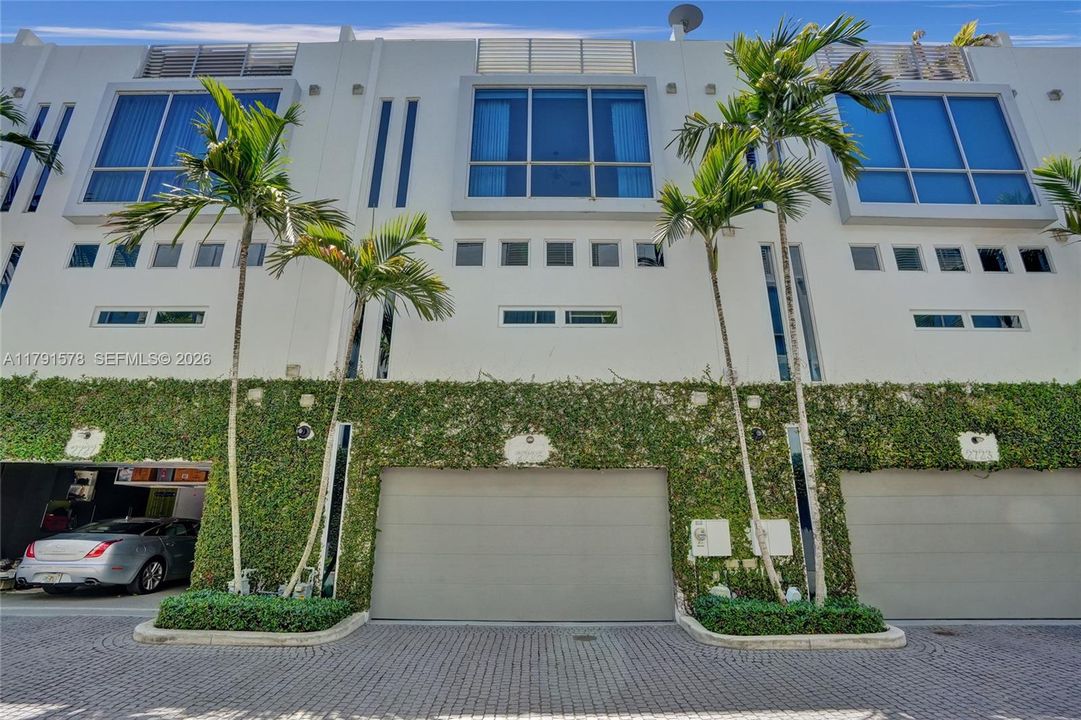 For Sale: $1,395,000 (3 beds, 3 baths, 2847 Square Feet)