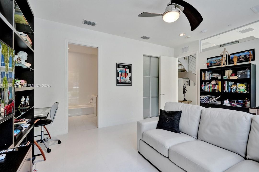 For Sale: $1,395,000 (3 beds, 3 baths, 2847 Square Feet)