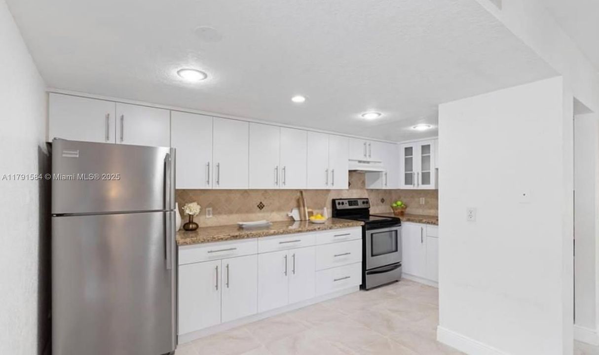 На продажу: $332,000 (3 спален, 2 ванн, 1400 Квадратных фут)