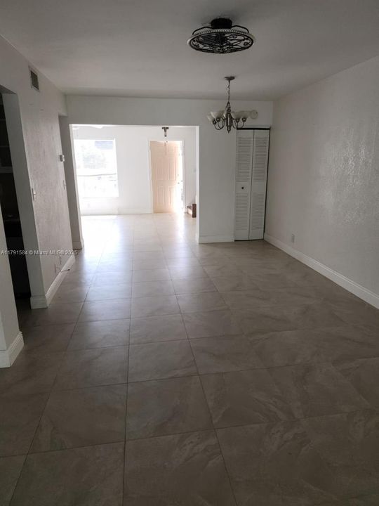 На продажу: $332,000 (3 спален, 2 ванн, 1400 Квадратных фут)