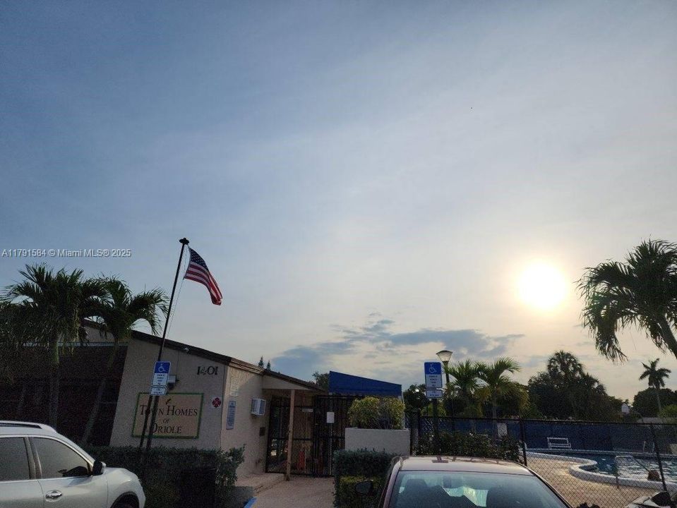 На продажу: $332,000 (3 спален, 2 ванн, 1400 Квадратных фут)