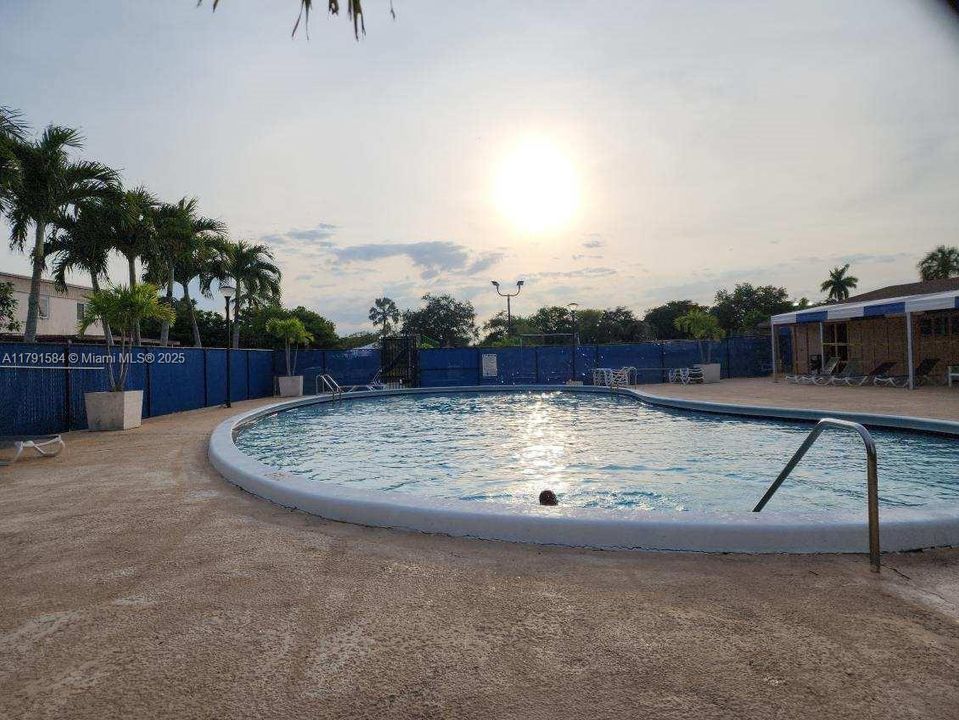 На продажу: $332,000 (3 спален, 2 ванн, 1400 Квадратных фут)