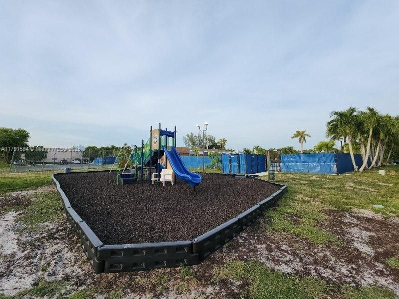 На продажу: $332,000 (3 спален, 2 ванн, 1400 Квадратных фут)