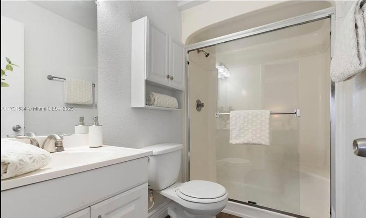 На продажу: $332,000 (3 спален, 2 ванн, 1400 Квадратных фут)