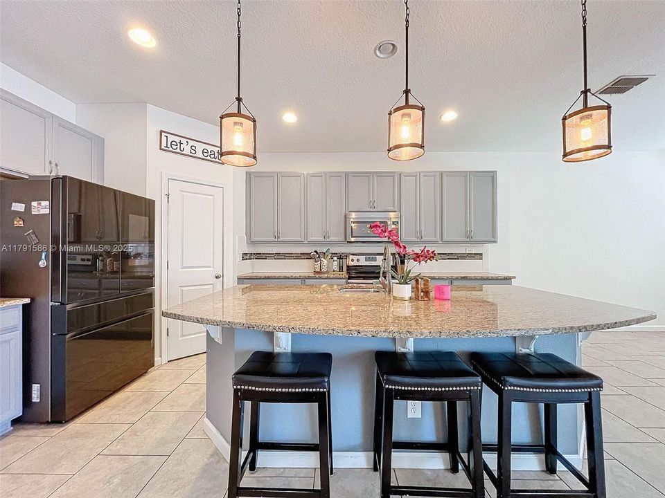 待售: $595,000 (5 贝兹, 3 浴室, 3509 平方英尺)